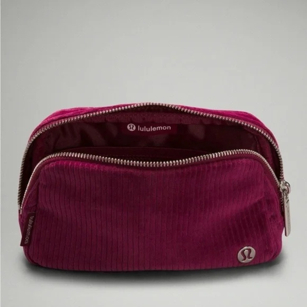 LULULEMON Everywhere Belt Bag 1L
Corduroy - Picture 3 of 5